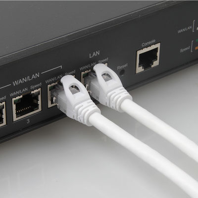 RJ45 कनेक्टर के साथ सफेद UTP Cat6 पैच कॉर्ड 24AWG 7/0.2 PVC LSZH जैकेट